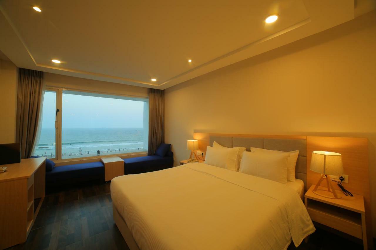 Bay View Hotel Vizag Visakhapatnam Exterior foto